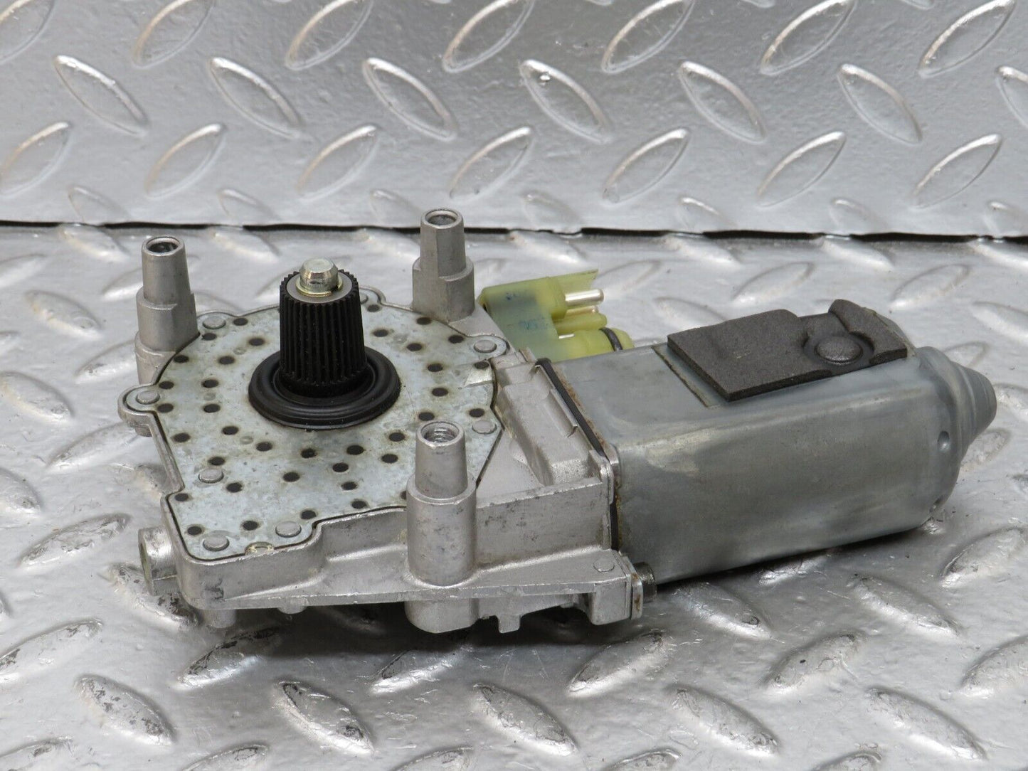 24745 Mercedes-Benz W140 S320 Rear Right Window Regulator Motor 1407301046