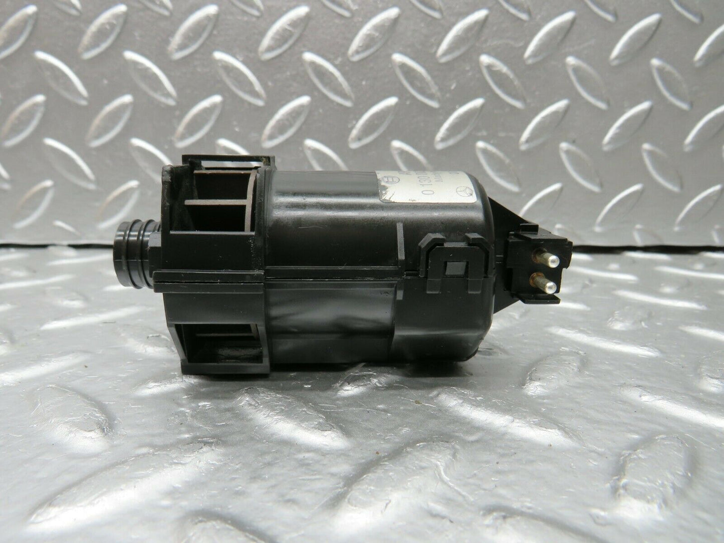 22404 Mercedes-Benz C124 E220 Coupe Temperature Sensor 0008301908 0130002802