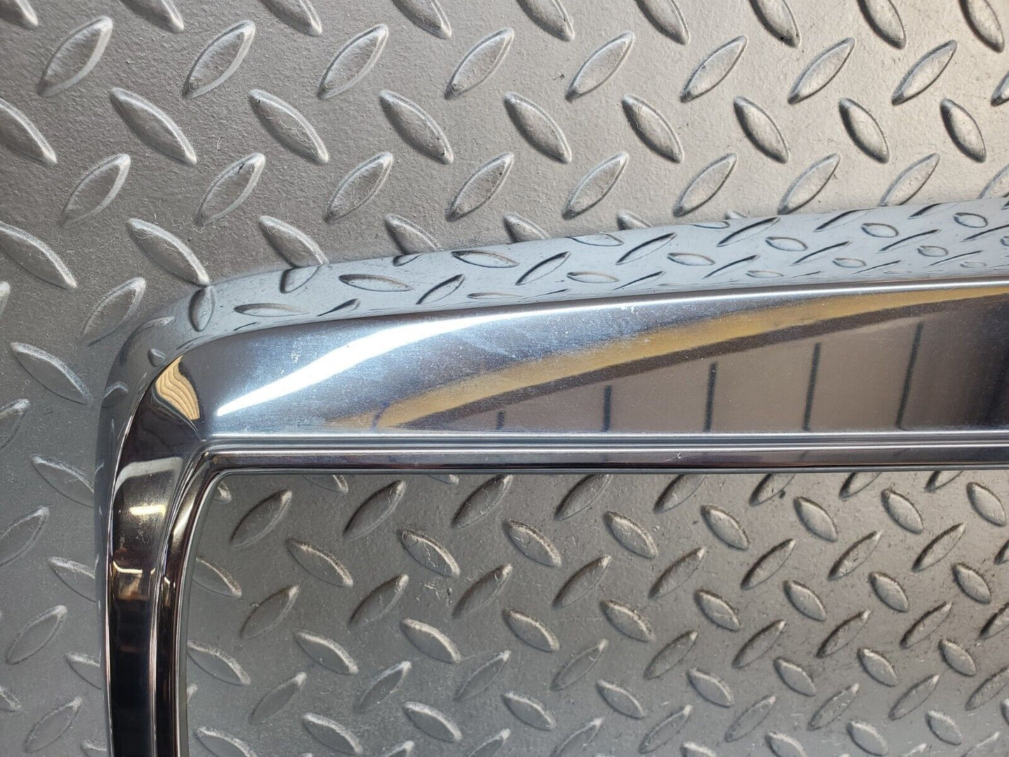 45724 Mercedes-Benz W126 420SE Bonnet Grill Chrome Frame