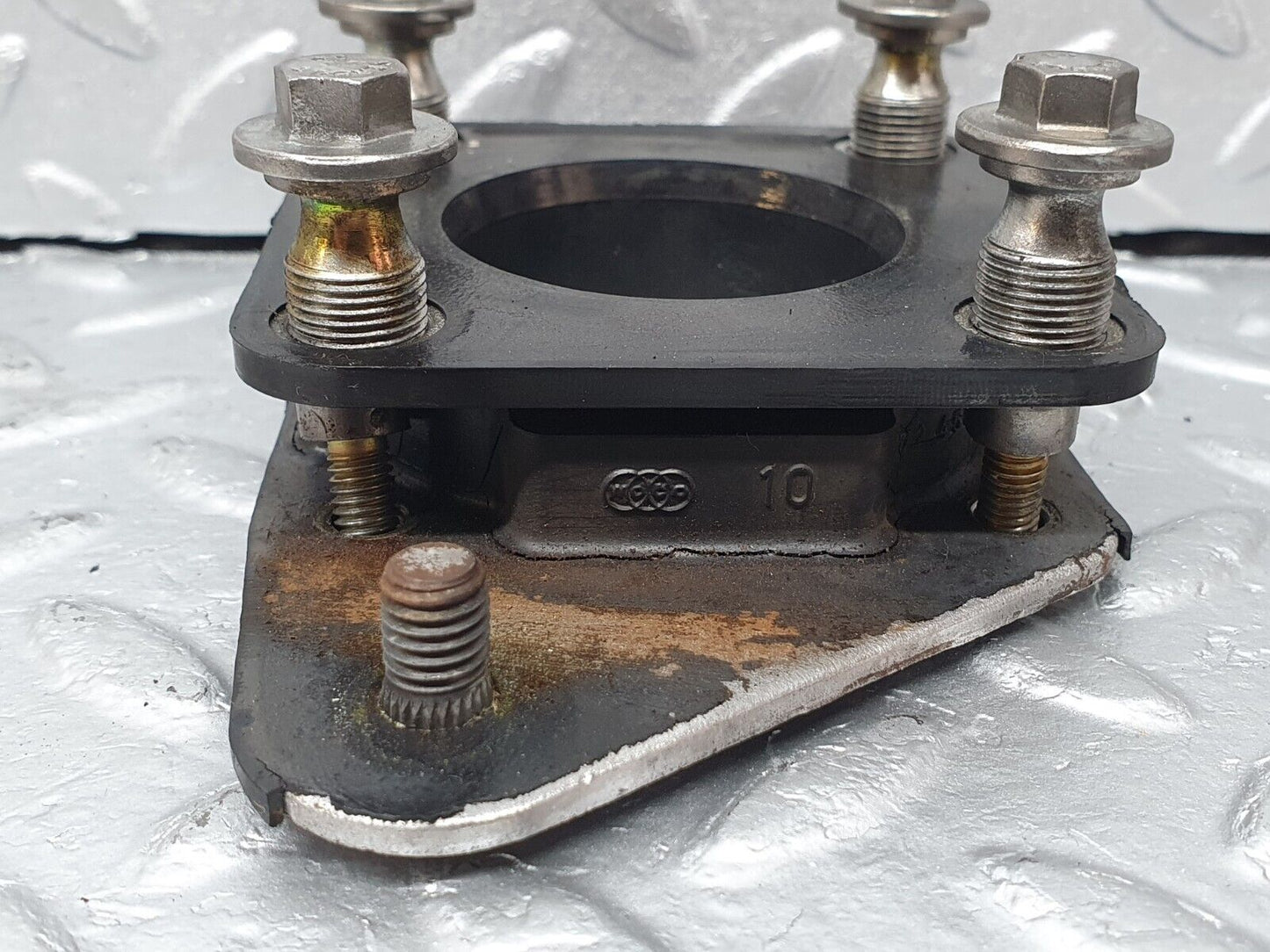 41606 Mercedes-Benz W124 200E Carburettor Mounting Flange 1020711368