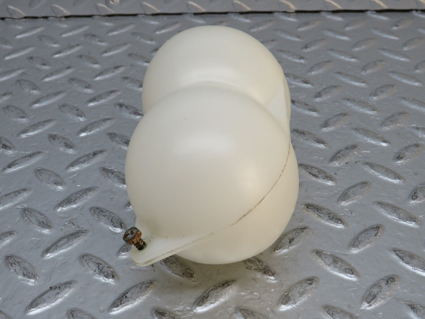 0468 Mercedes-Benz W123 230E Vacuum Reservoir