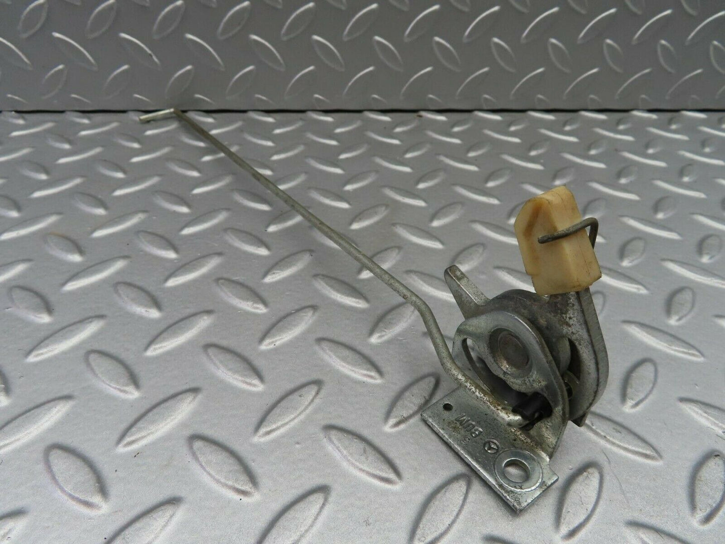6732 Mercedes-Benz S124 E220 Wagon Rear Seat Bench Locking Mechanism Right