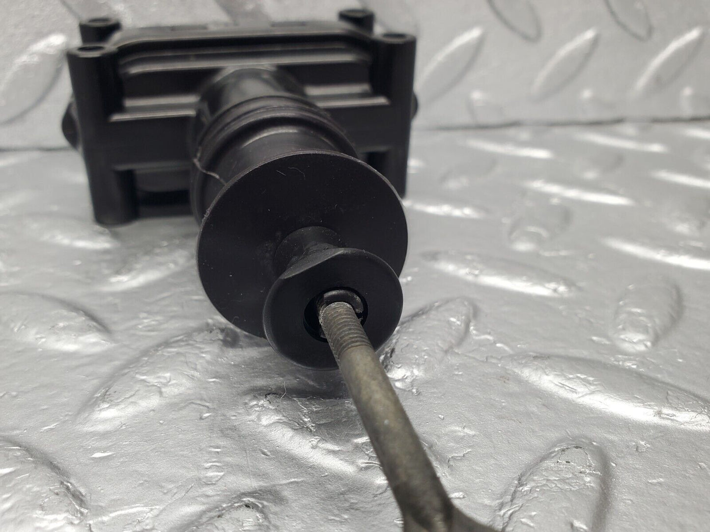 46940 Mercedes-Benz R129 320SL Coupe Left Door Lock Vacuum Actuator