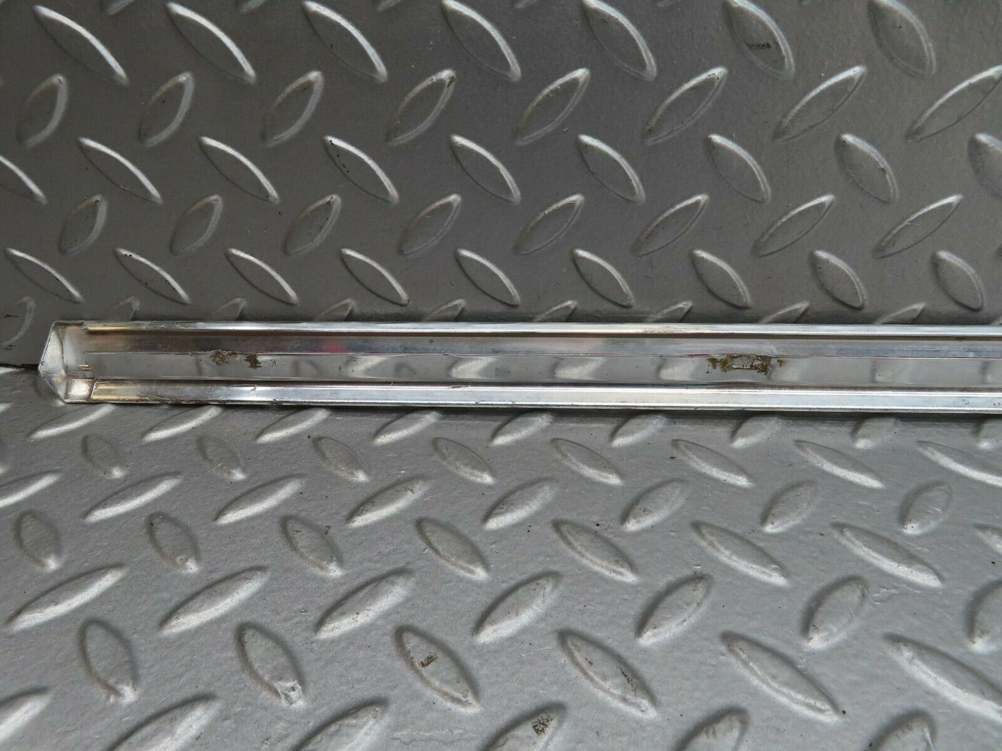 15716 Mercedes-Benz R107 450SL Right Door Chrome Trim