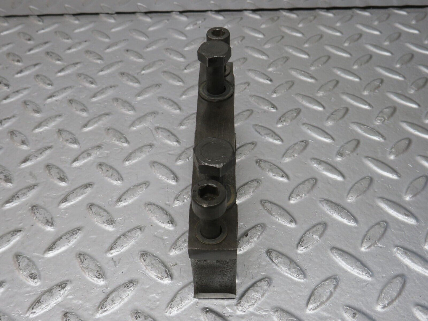 32866 Mercedes-Benz C107 R107 350 V8 Crankshaft Bearing Block 1160110312
