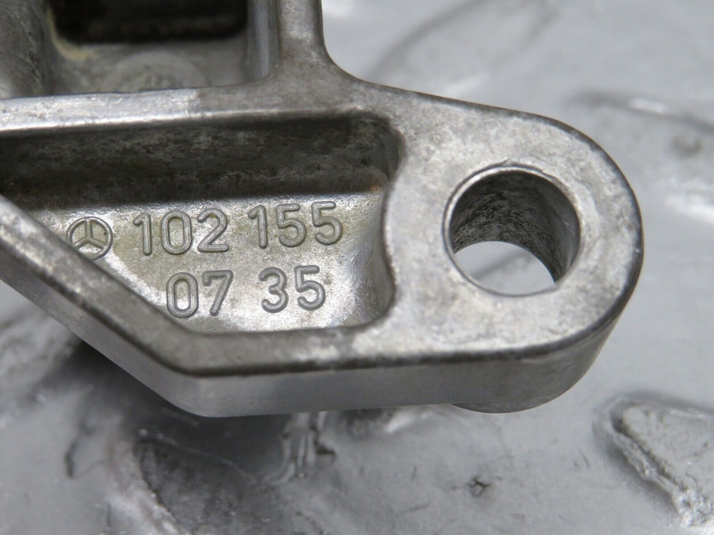30498 Mercedes-Benz W124 230E Engine Bracket 1021550735