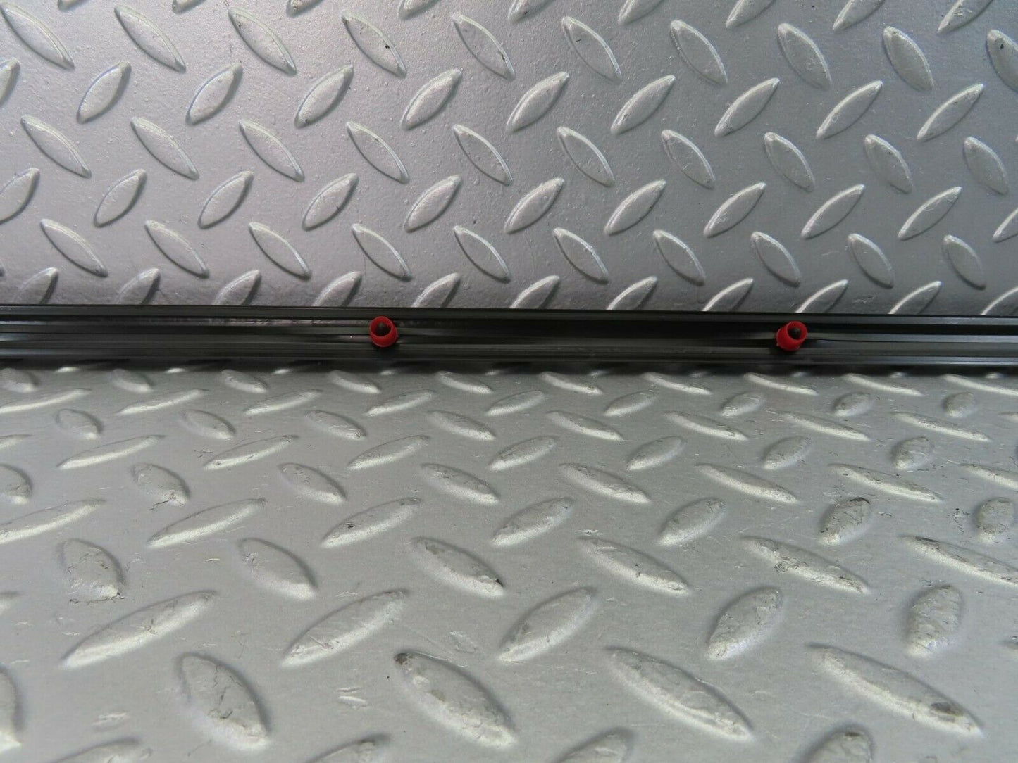 10255 Mercedes-Benz W123 Front Left Door Centre Moulding Trim