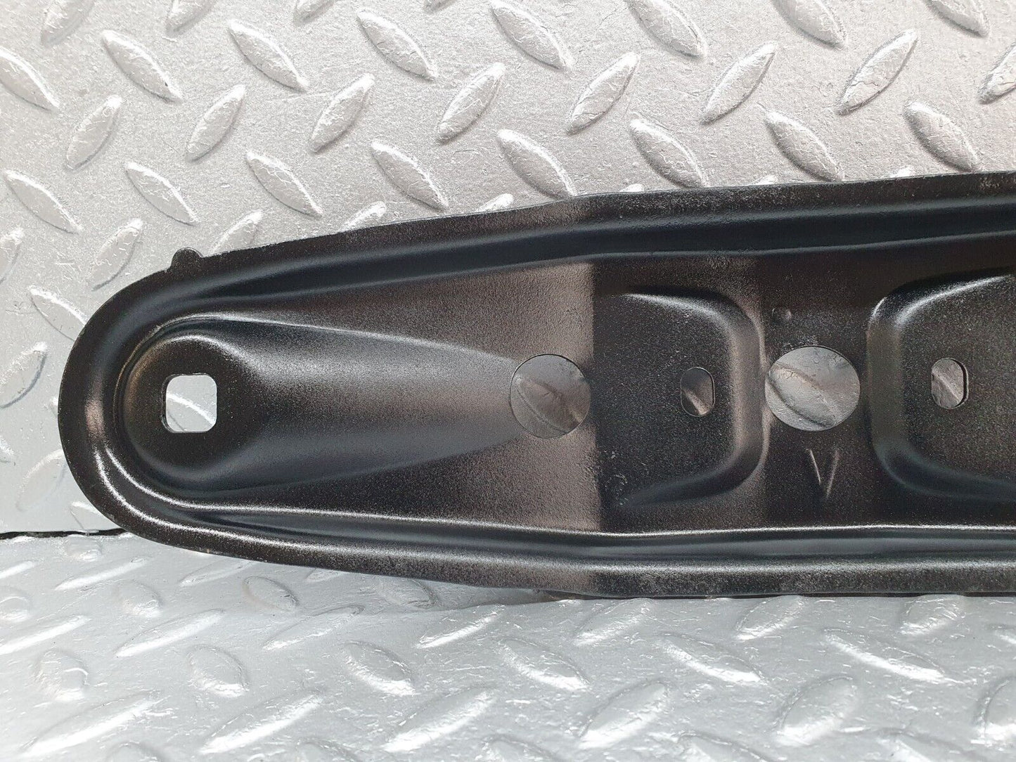 41497 Mercedes-Benz W124 200E Gearbox Mount Bracket