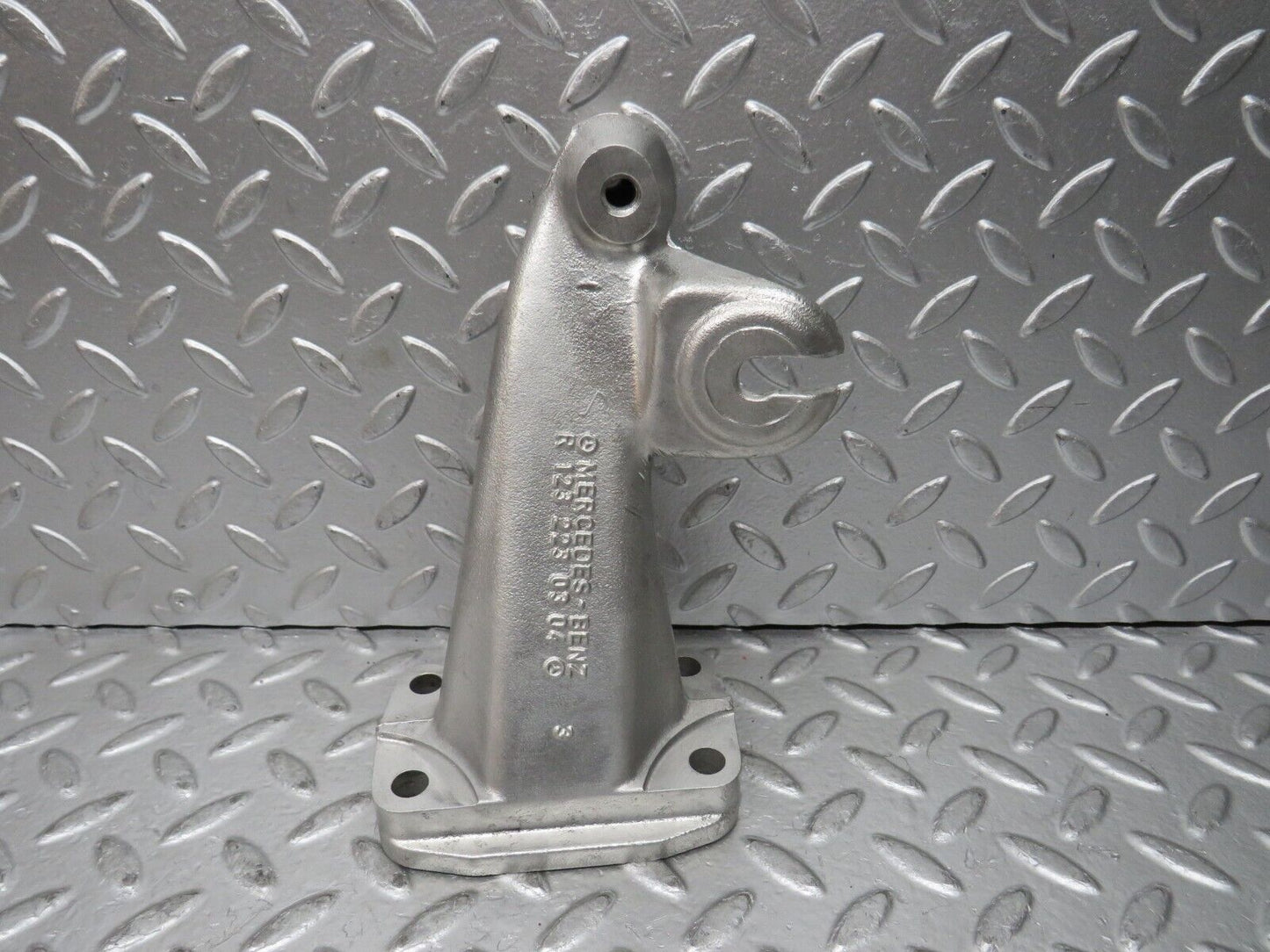 27996 Mercedes-Benz W123 280E Engine Mount Bracket Right Side 1232230304