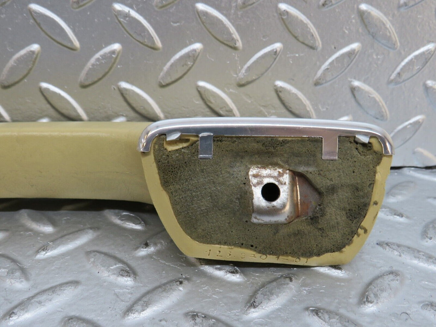 29653 Mercedes-Benz W123 230E Front Left Interior Door Handle 1239701701