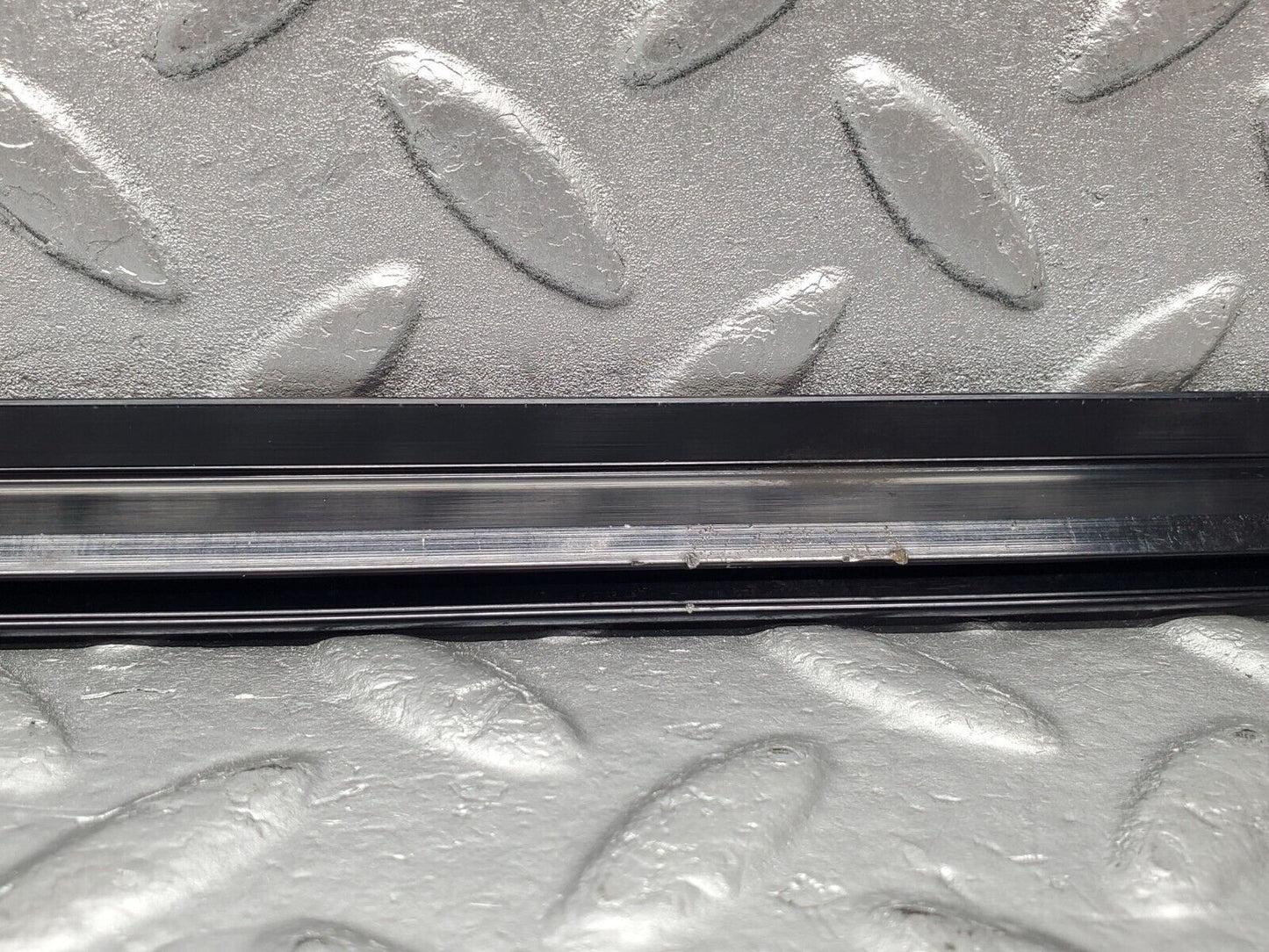 46977 Mercedes-Benz R129 320SL Coupe Right Door Window Moulding Trim