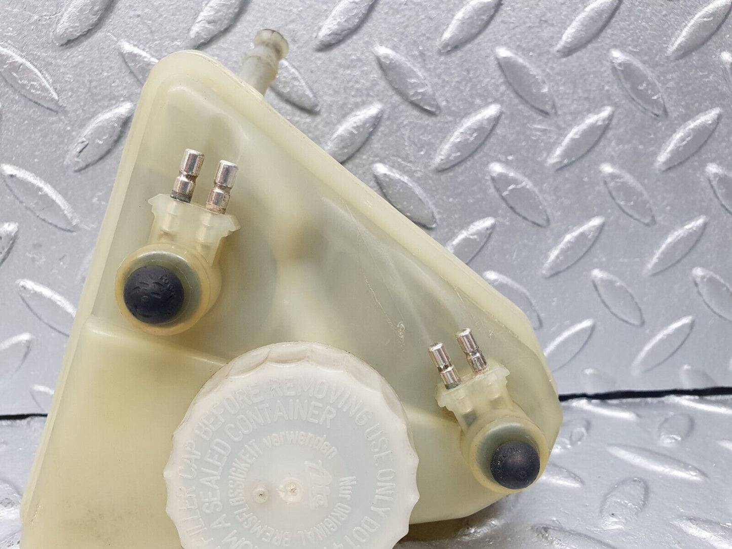 40728 Mercedes-Benz W123 300D Brake Fluid Reservoir Tank DBA