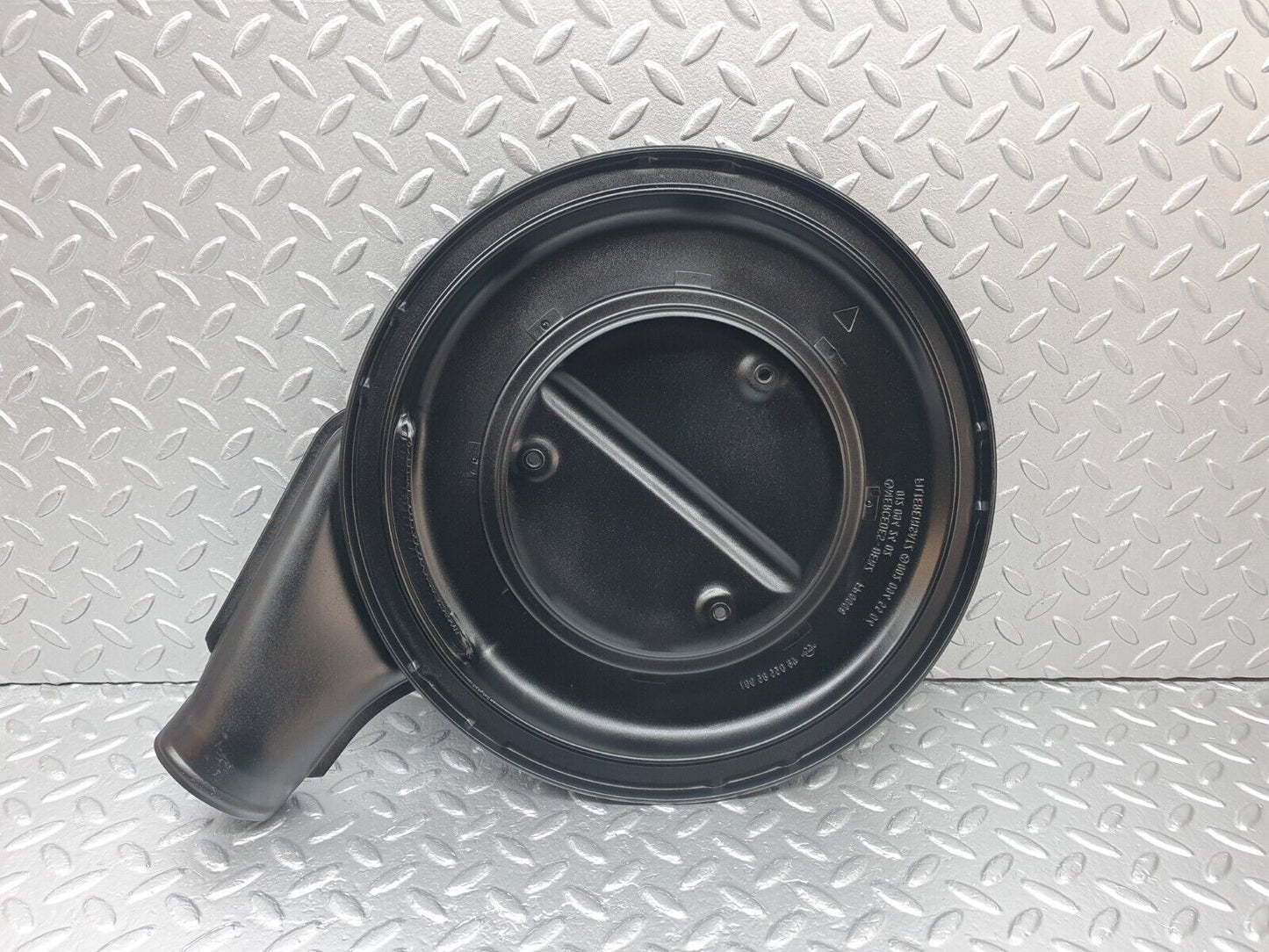 42818 Mercedes-Benz W201 190 2.0L Air Filter Box Housing Cap 0120942402