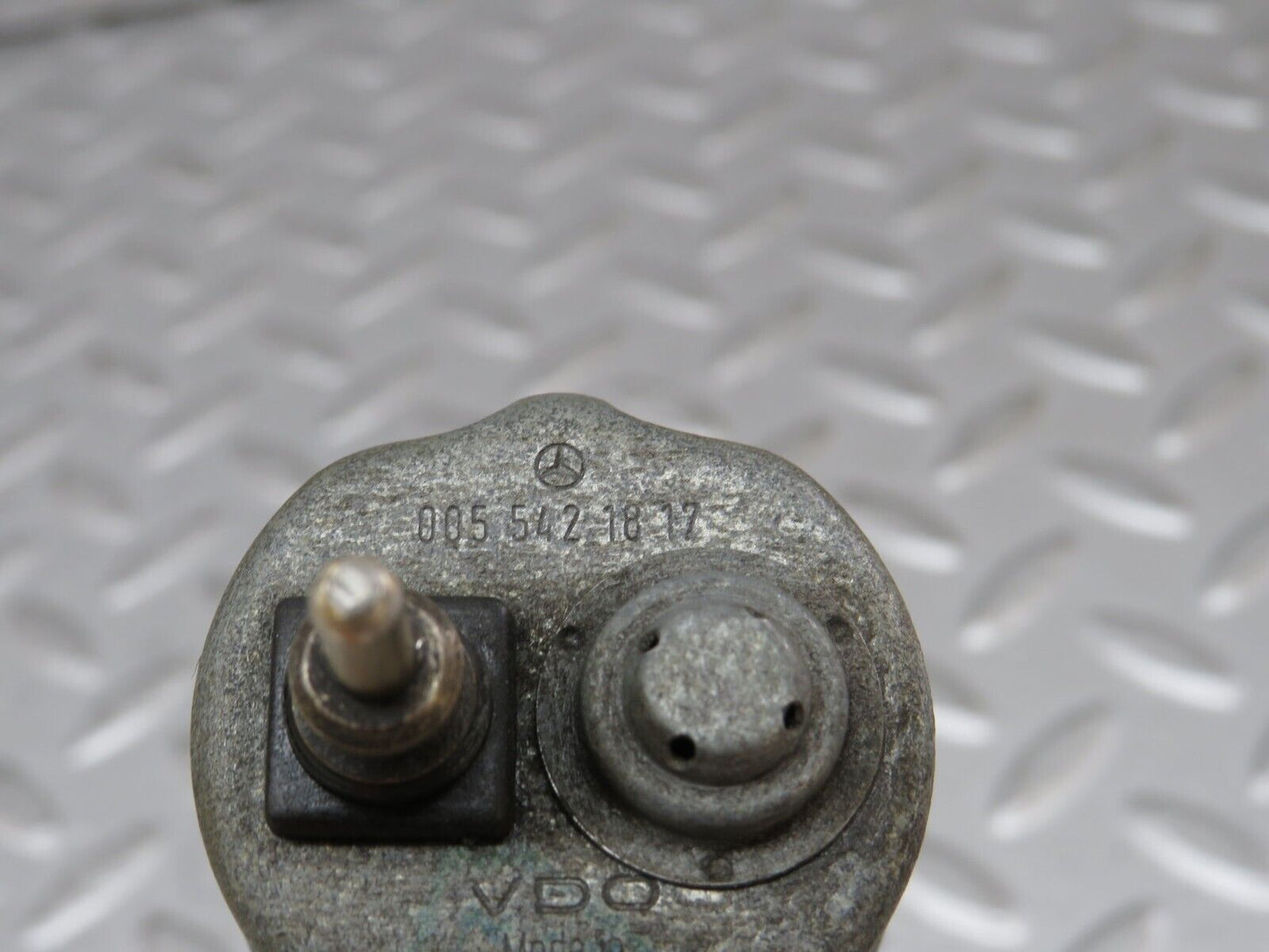 35536 Mercedes-Benz R107 280SL Oil Pressure Sensor VDO 0055421817