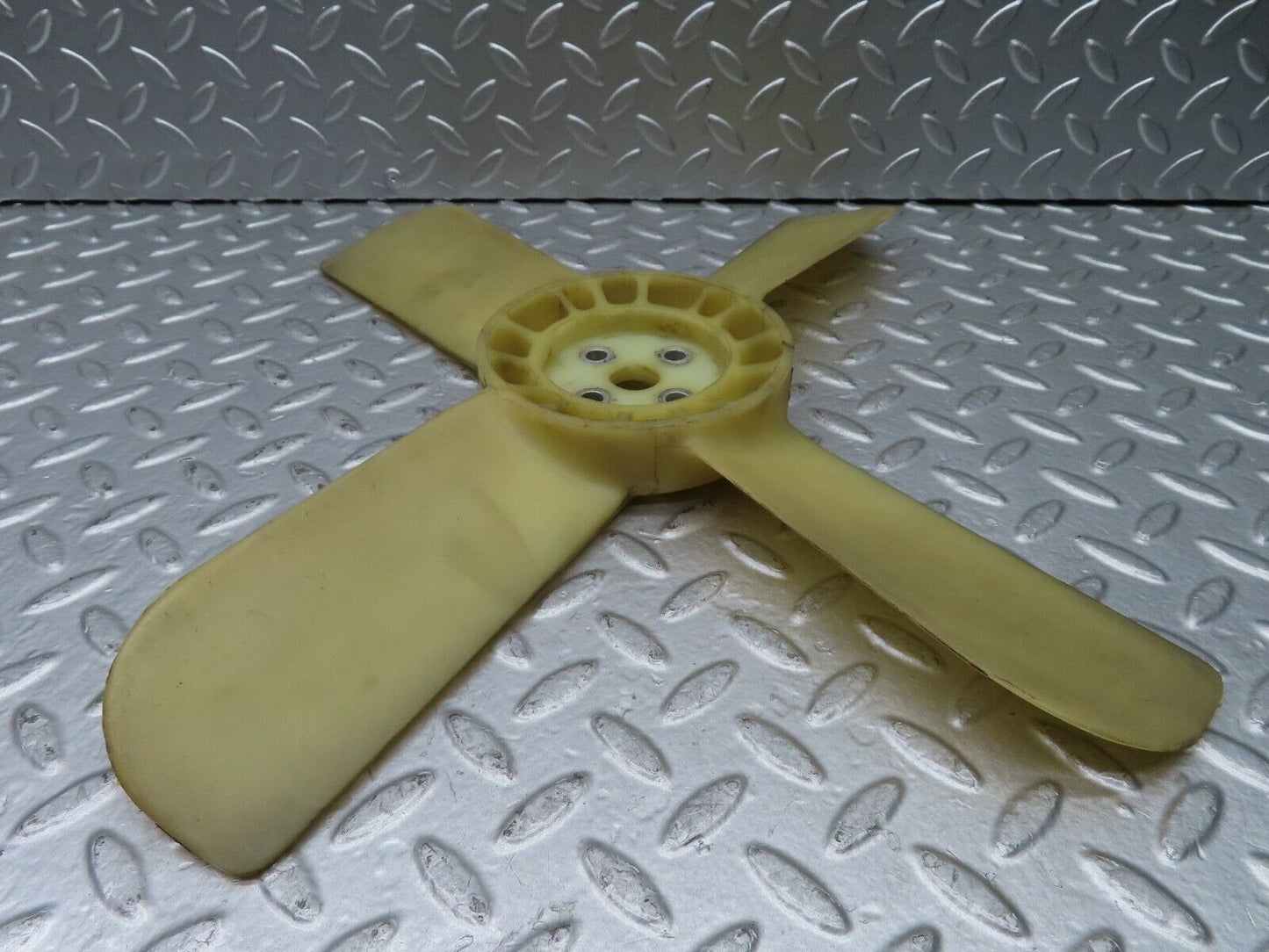 20932 Mercedes-Benz W114 250CE Coupe Engine Cooling Fan 1082050906