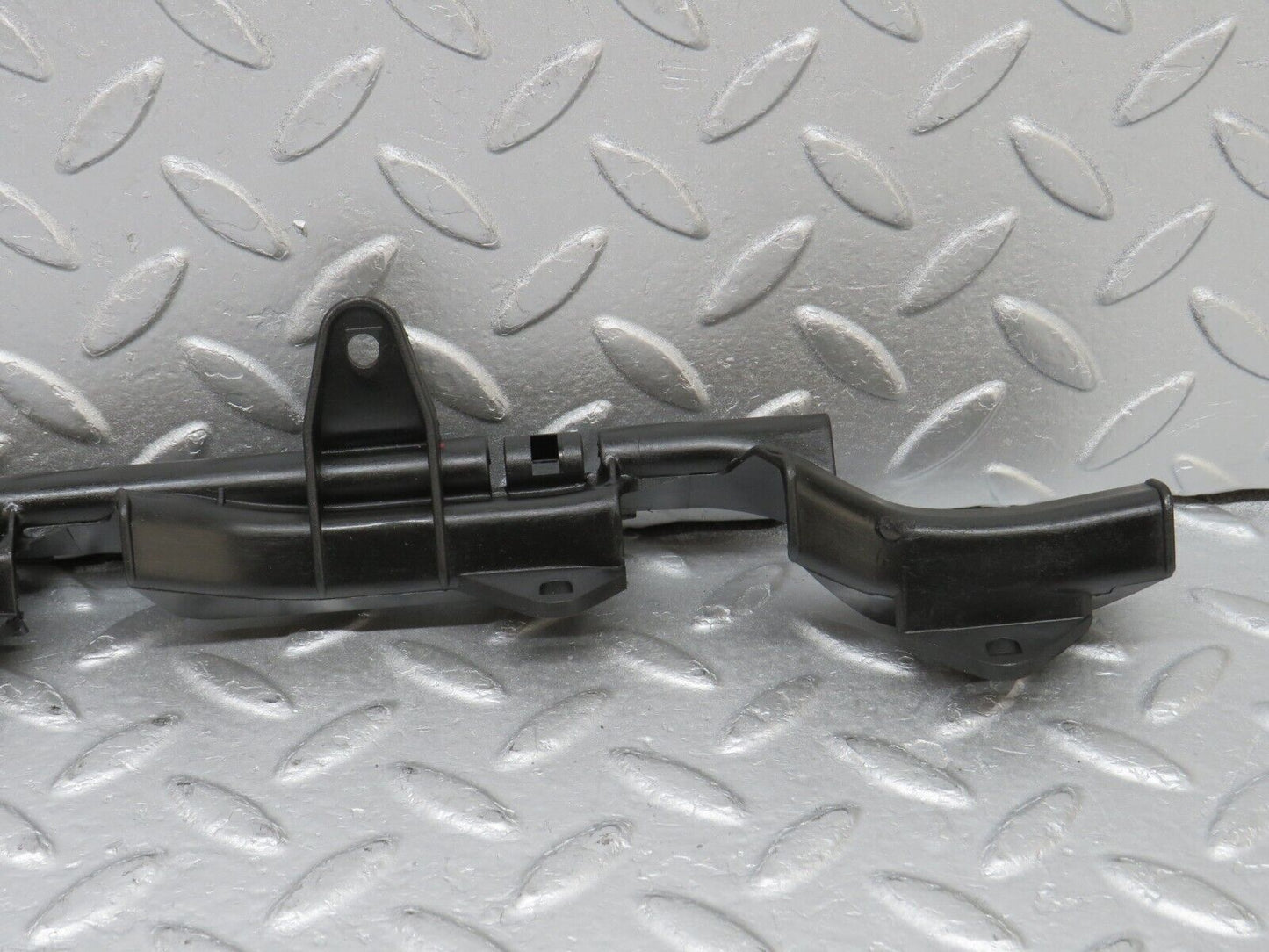 36567 Mercedes-Benz W201 190E 2.0L Starter Motor Wire Cover Bracket 2015460581