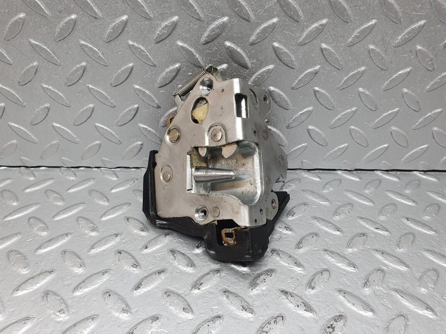 41105 Mercedes-Benz W126 300SE Rear Right Door Lock Mechanism 1237330208