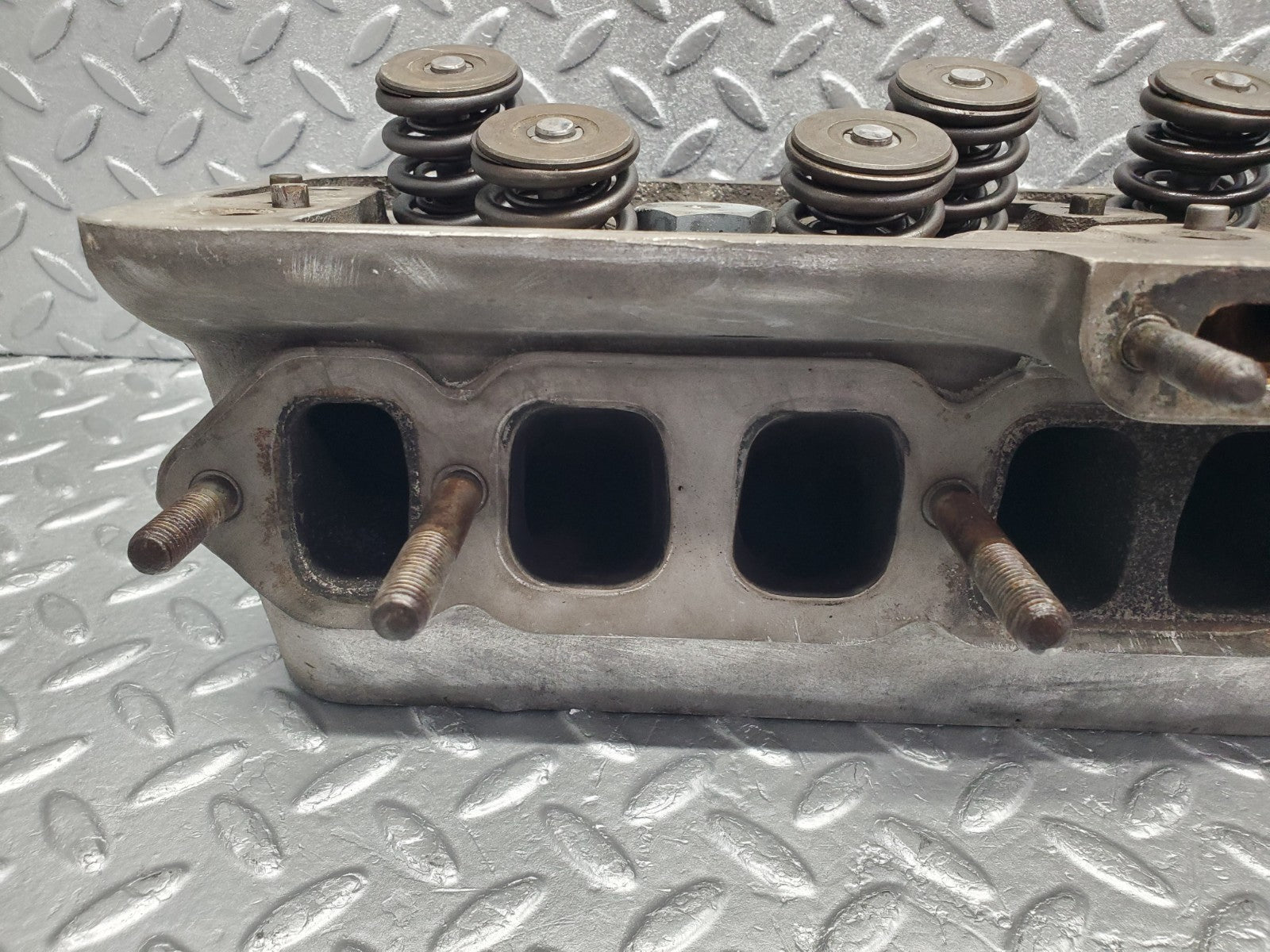 W112 cylinder head used OEM