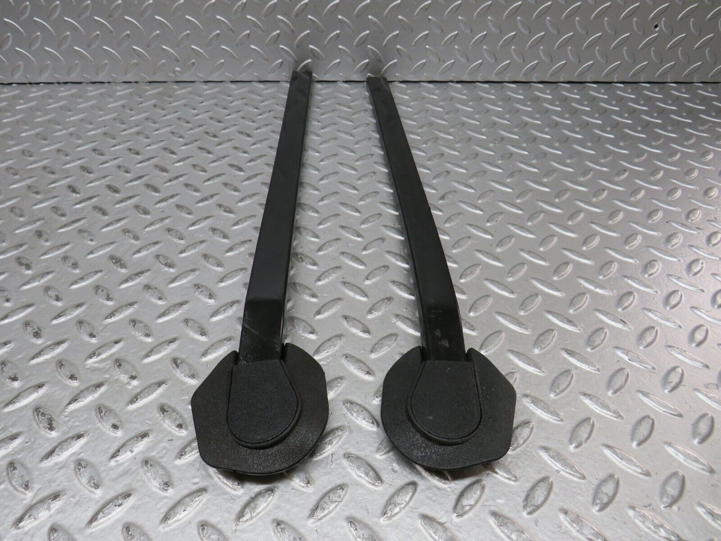 28640 Mercedes-Benz W123 280E Seat Belt Runner 1239192520 1239192620