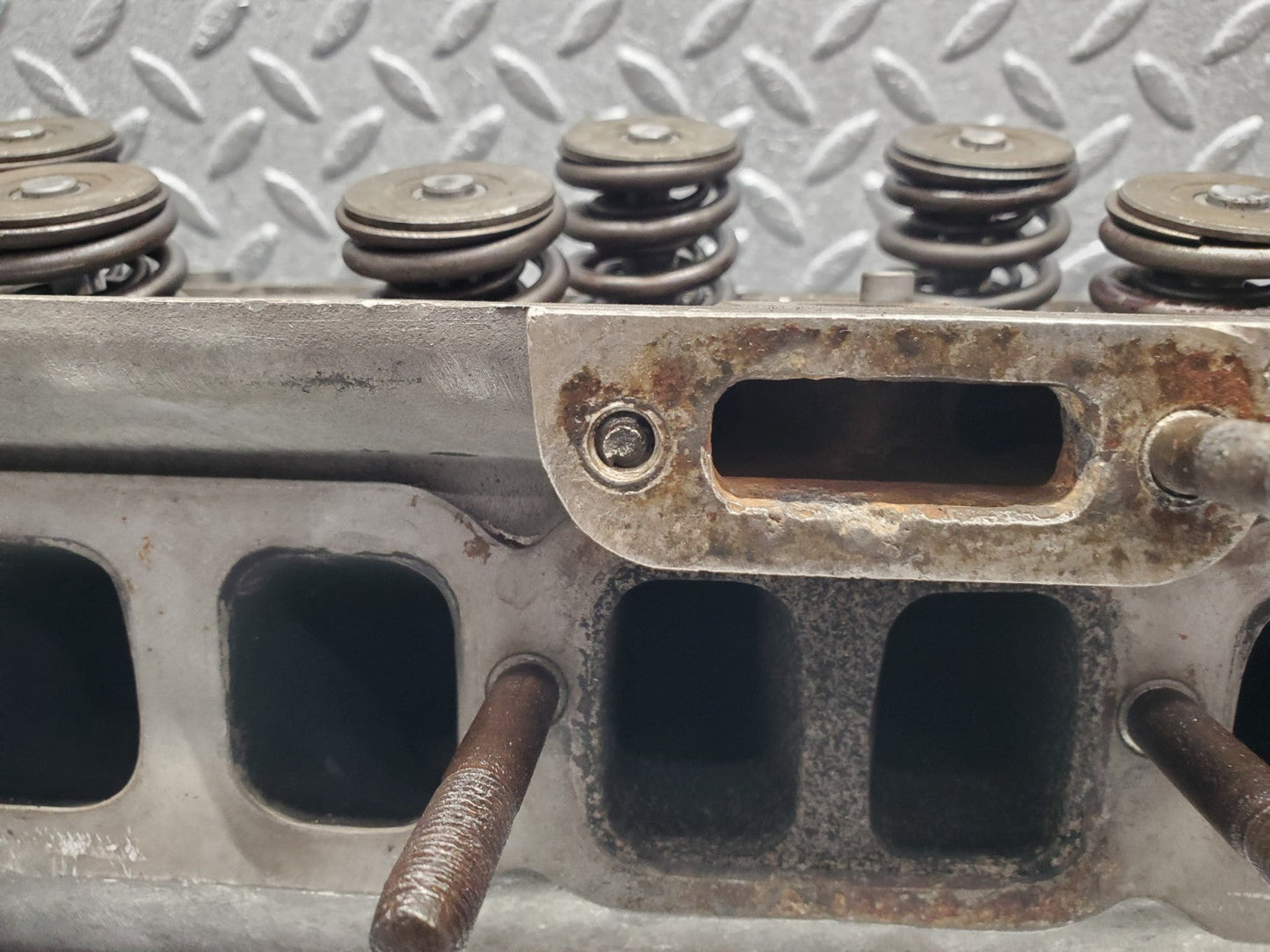 W112 cylinder head used OEM
