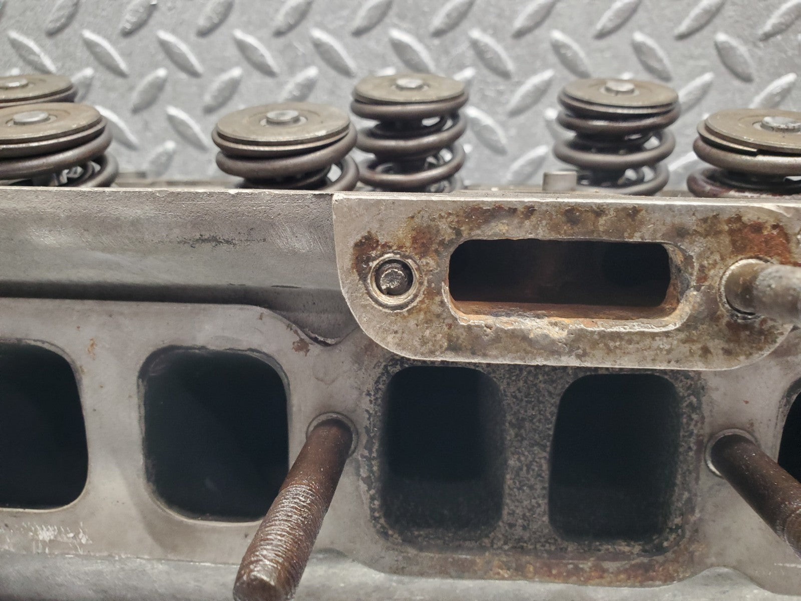W112 cylinder head used OEM
