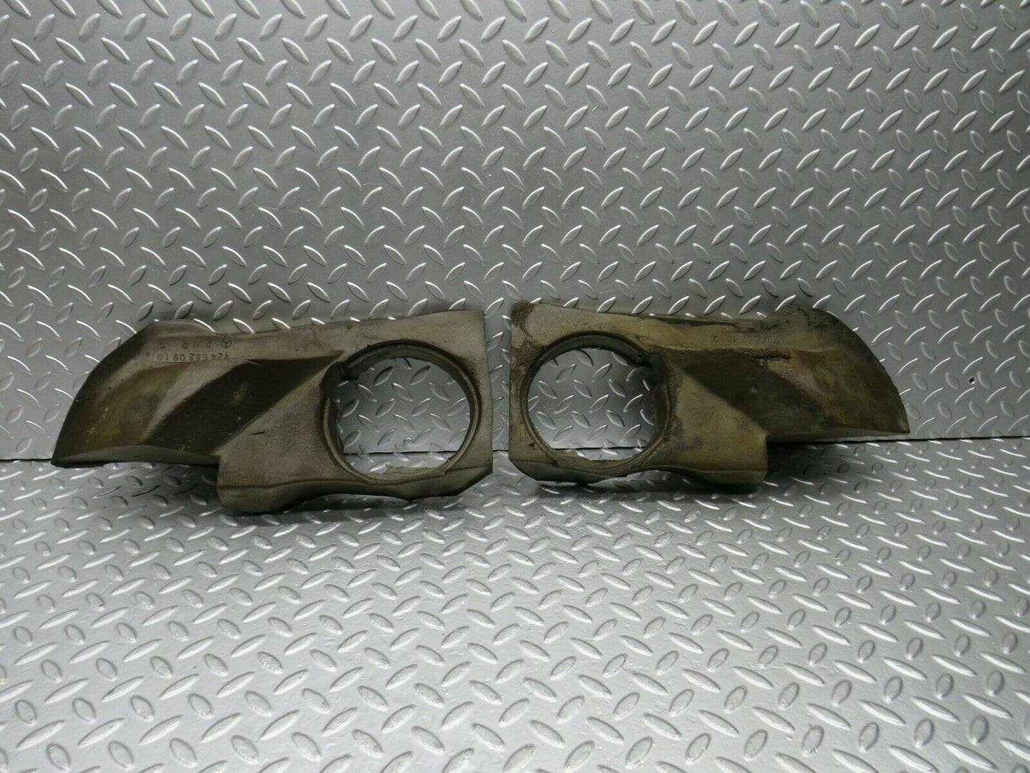 22501 Mercedes-Benz C124 E220 Coupe Parcel Shelf Speaker Insulation 1246820910