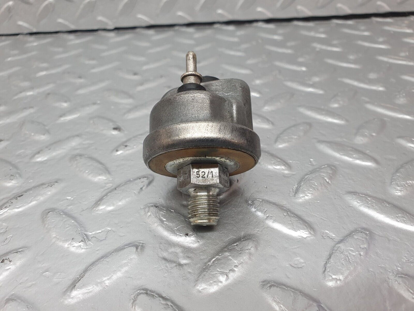 42907 Mercedes-Benz W201 190 2.0L Oil Pressure Sensor 0065429417