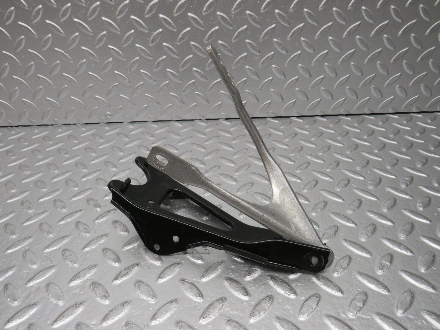 30724 Mercedes-Benz W201 190E 2.0L Steering Column Bracket