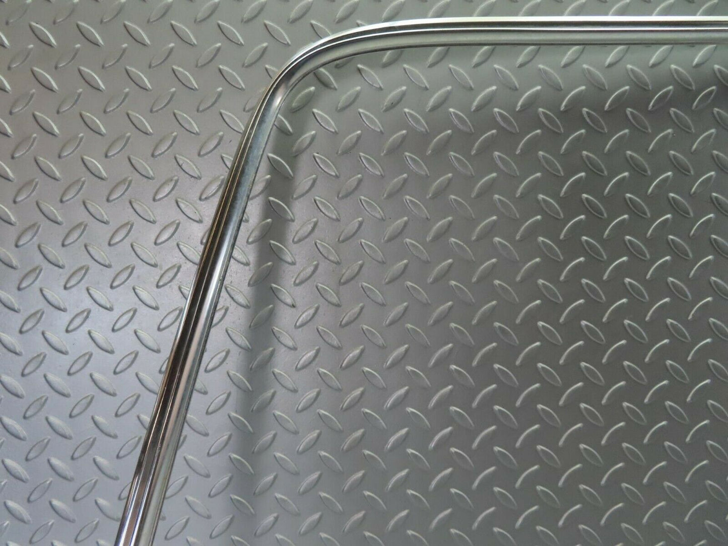 10848 Mercedes-Benz C123 280CE Coupe Rear Windscreen Chrome Frame