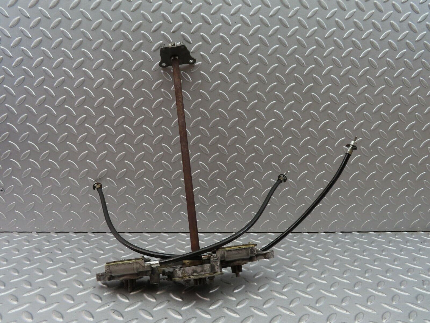 6242 Mercedes-Benz W126 380SE Seat Runner Mechanism Front Right 1268200007
