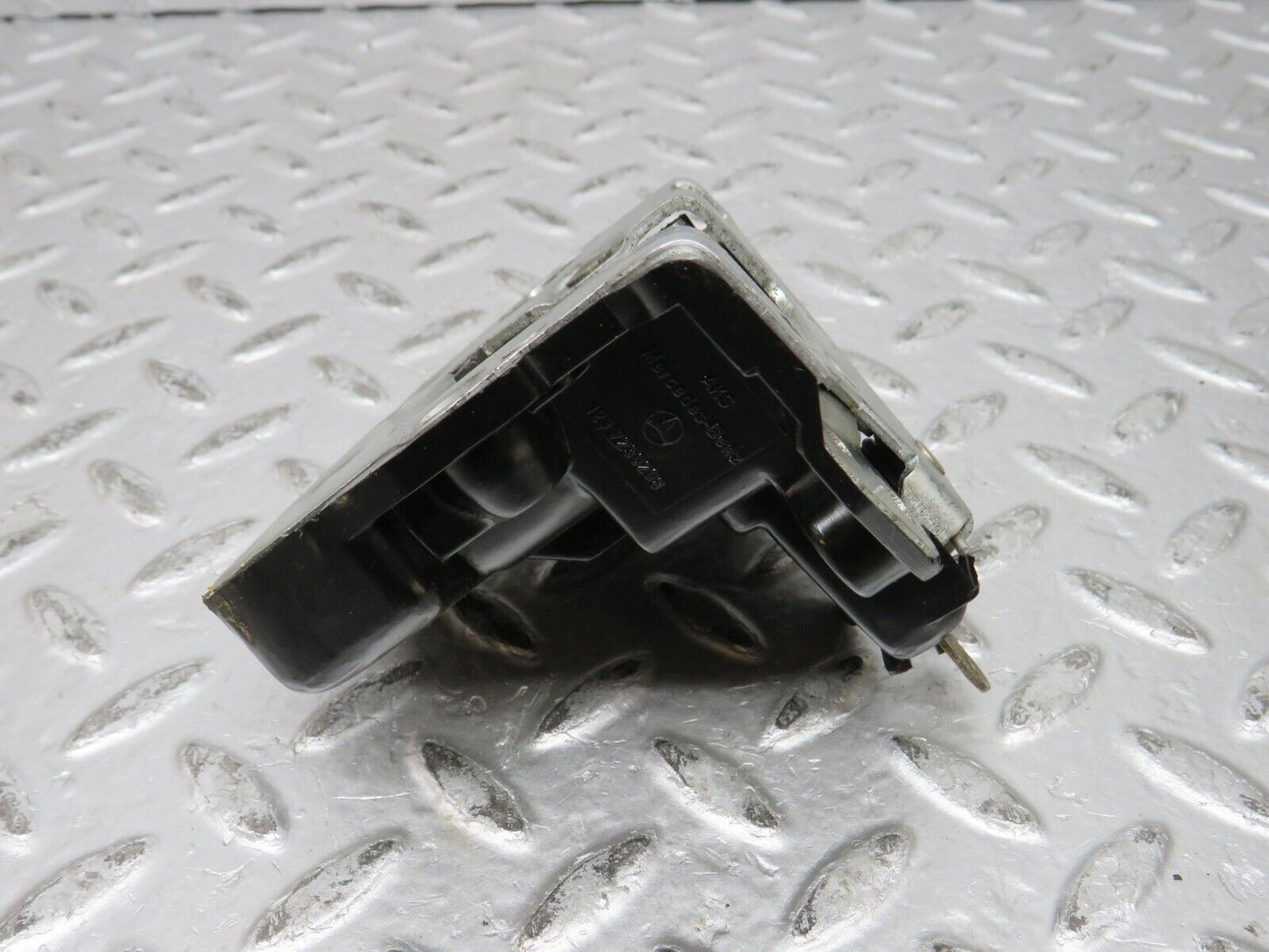 32141 Mercedes-Benz W123 230E Front Right Door Lock Mechanism 1237230208