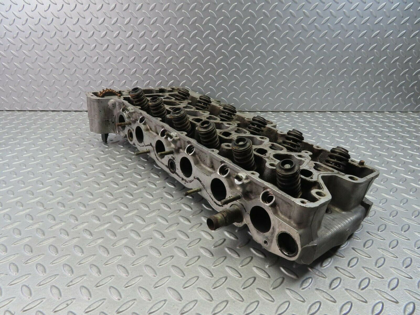 8556 Mercedes-Benz W126 Cylinder Head 1100161901