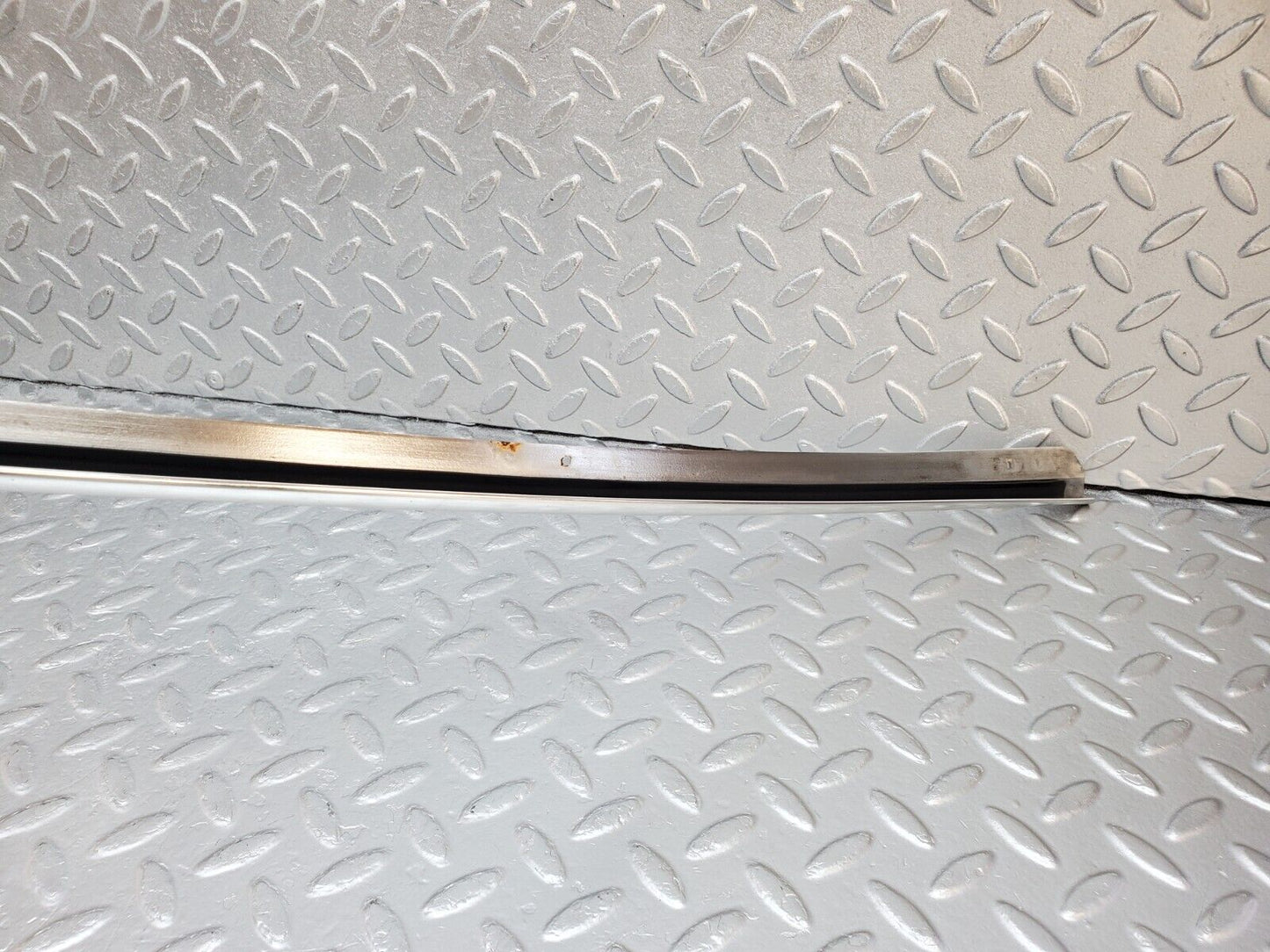 45995 Mercedes-Benz W126 420SE Roof Chrome Trim Right Side