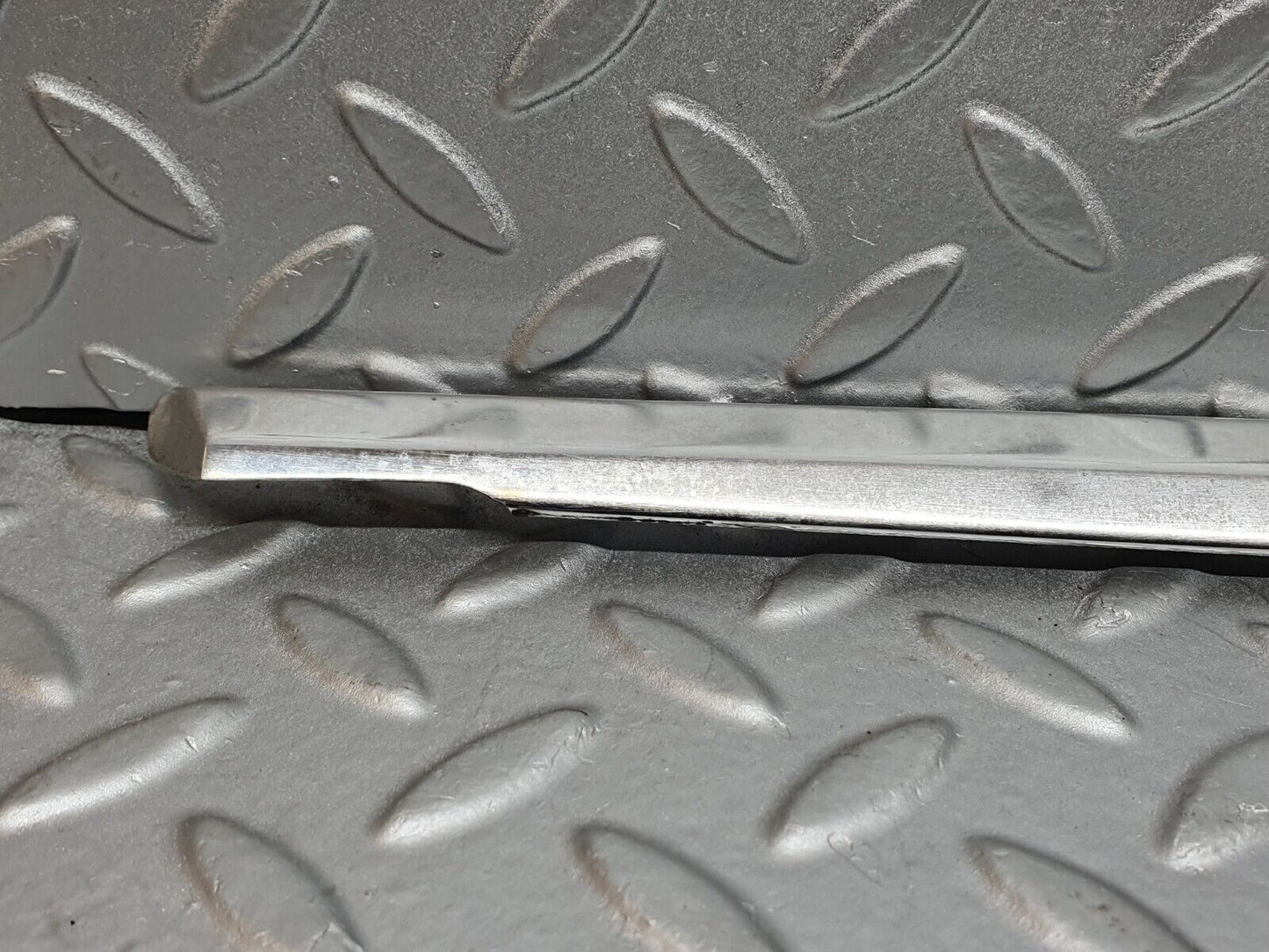 41189 Mercedes-Benz W126 300SE Front Right Door Chrome Moulding Trim