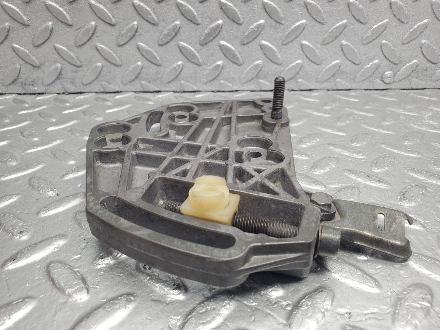 W124 Wagon power steering pump bracket used OEM