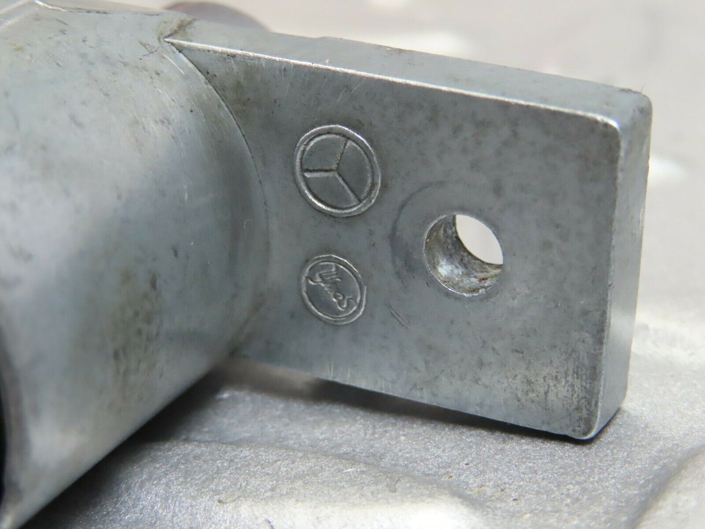 7891 Mercedes-Benz W115 220D Trunk Lock No Key