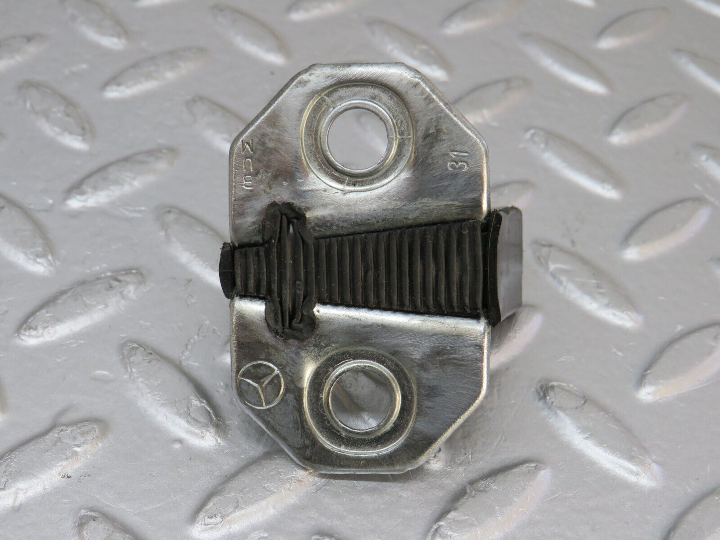 33374 Mercedes-Benz W202 C180 Door Lock Latch