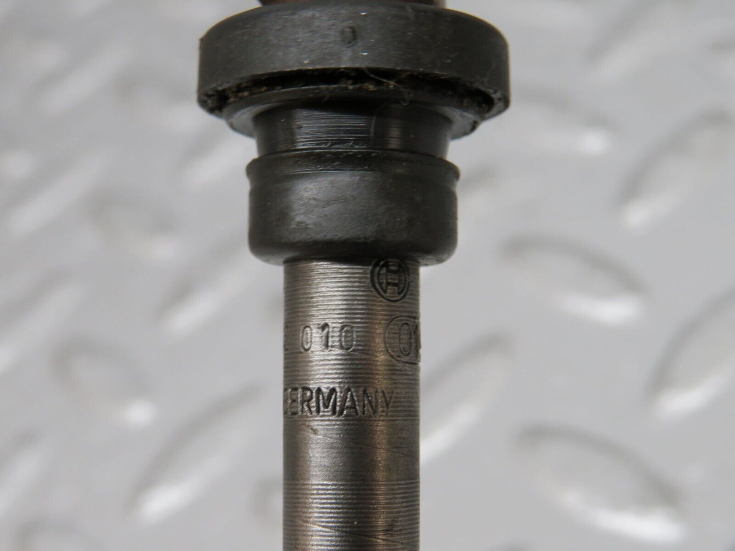 34124 Mercedes-Benz W124 260E Fuel Injector Bosch 0437502010