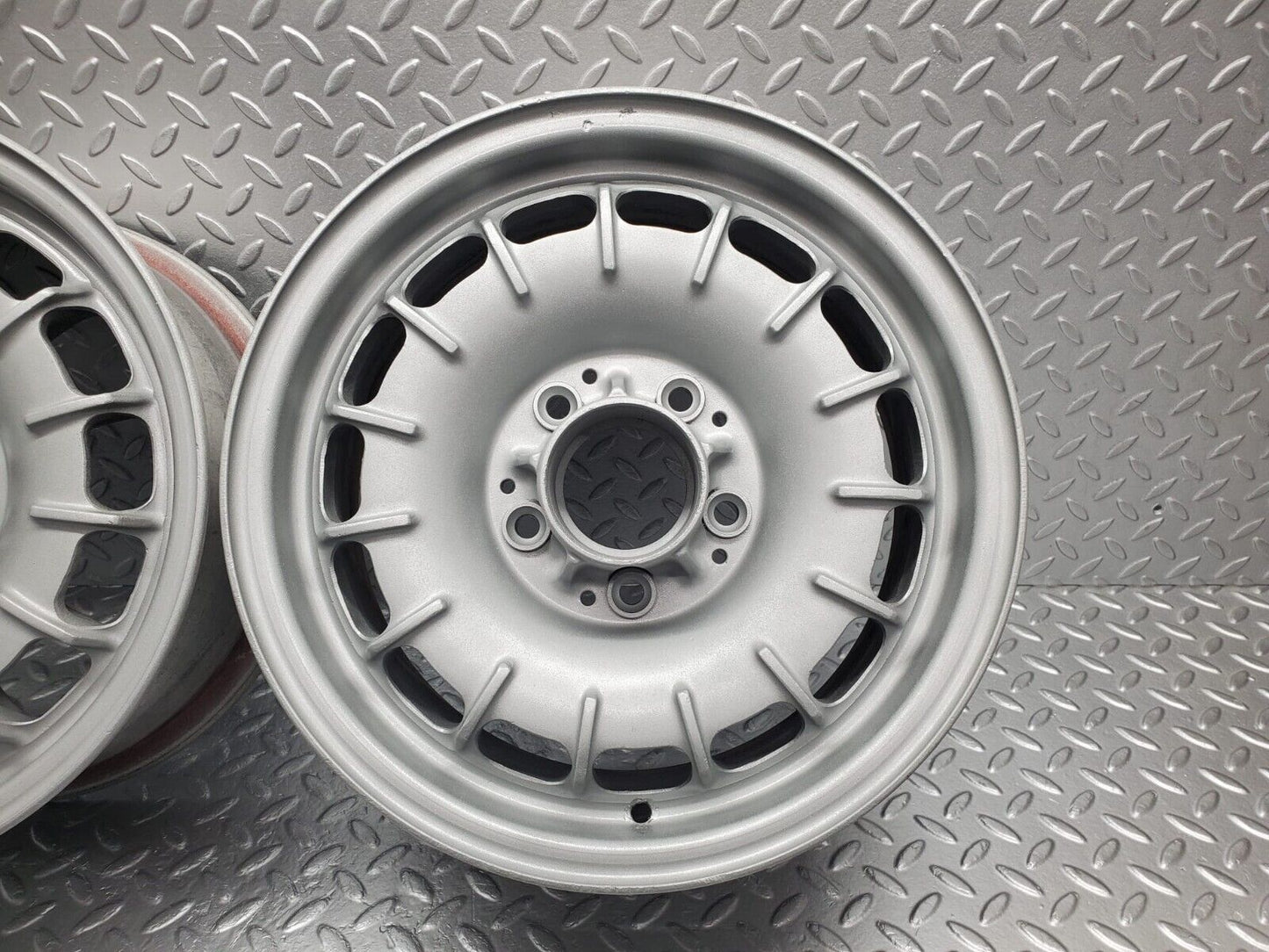 46812 Mercedes-Benz Alloy Wheel Set Mexican Hat 6Jx14H2 ET30 1084000902