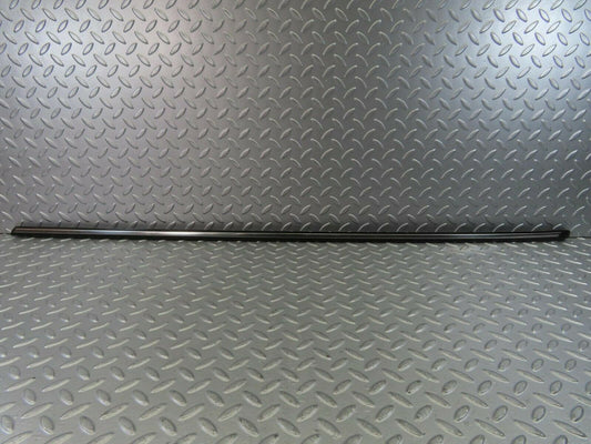 10275 Mercedes-Benz W123 Front Right Fender Centre Moulding Trim
