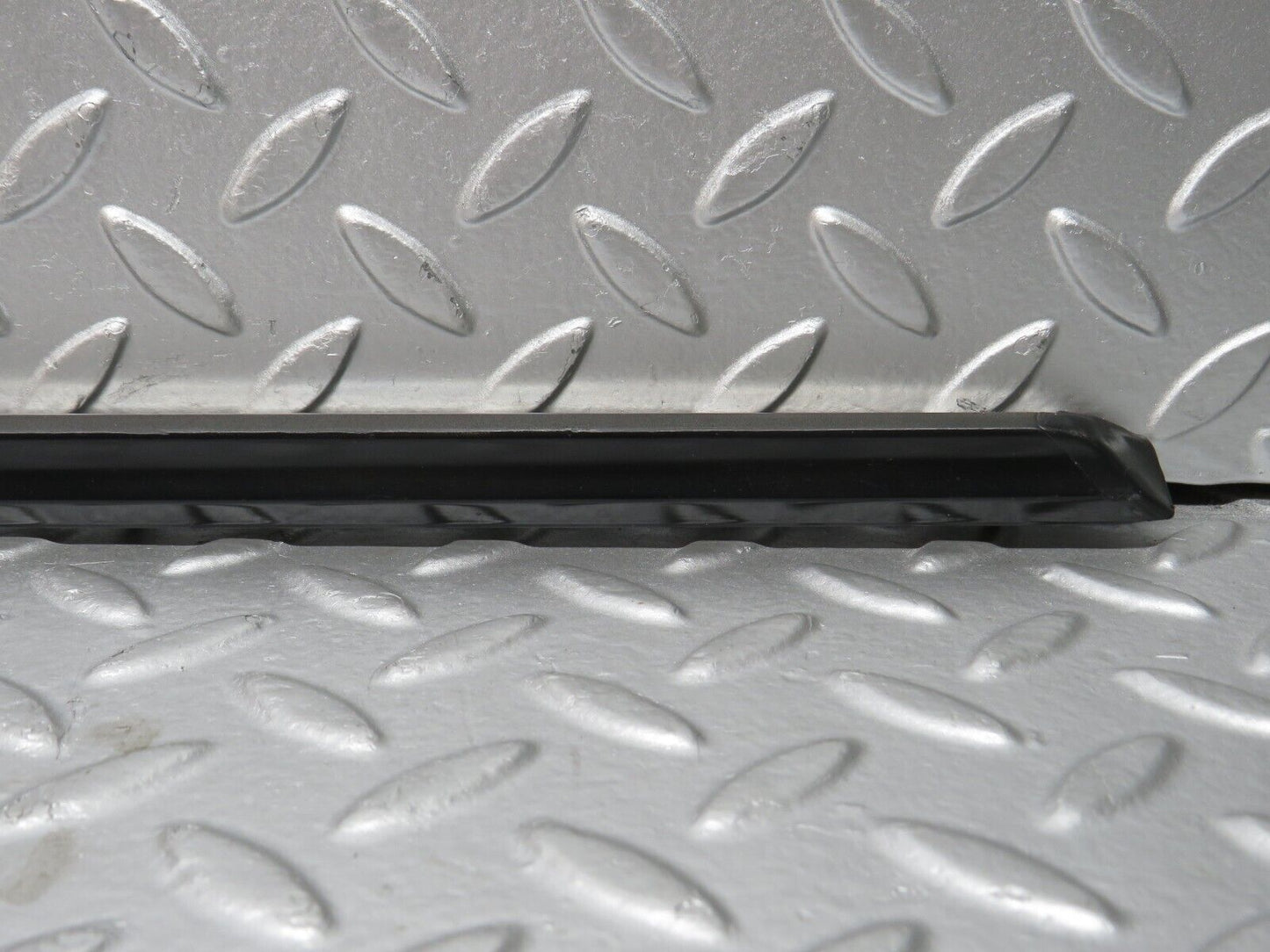 32110 Mercedes-Benz W123 230E Front Right Door Centre Moulding Trim