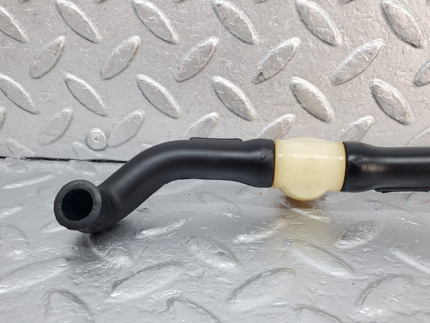 45396 Mercedes-Benz 280E M110.983 Air Intake Pipe 1100946082 1100944582