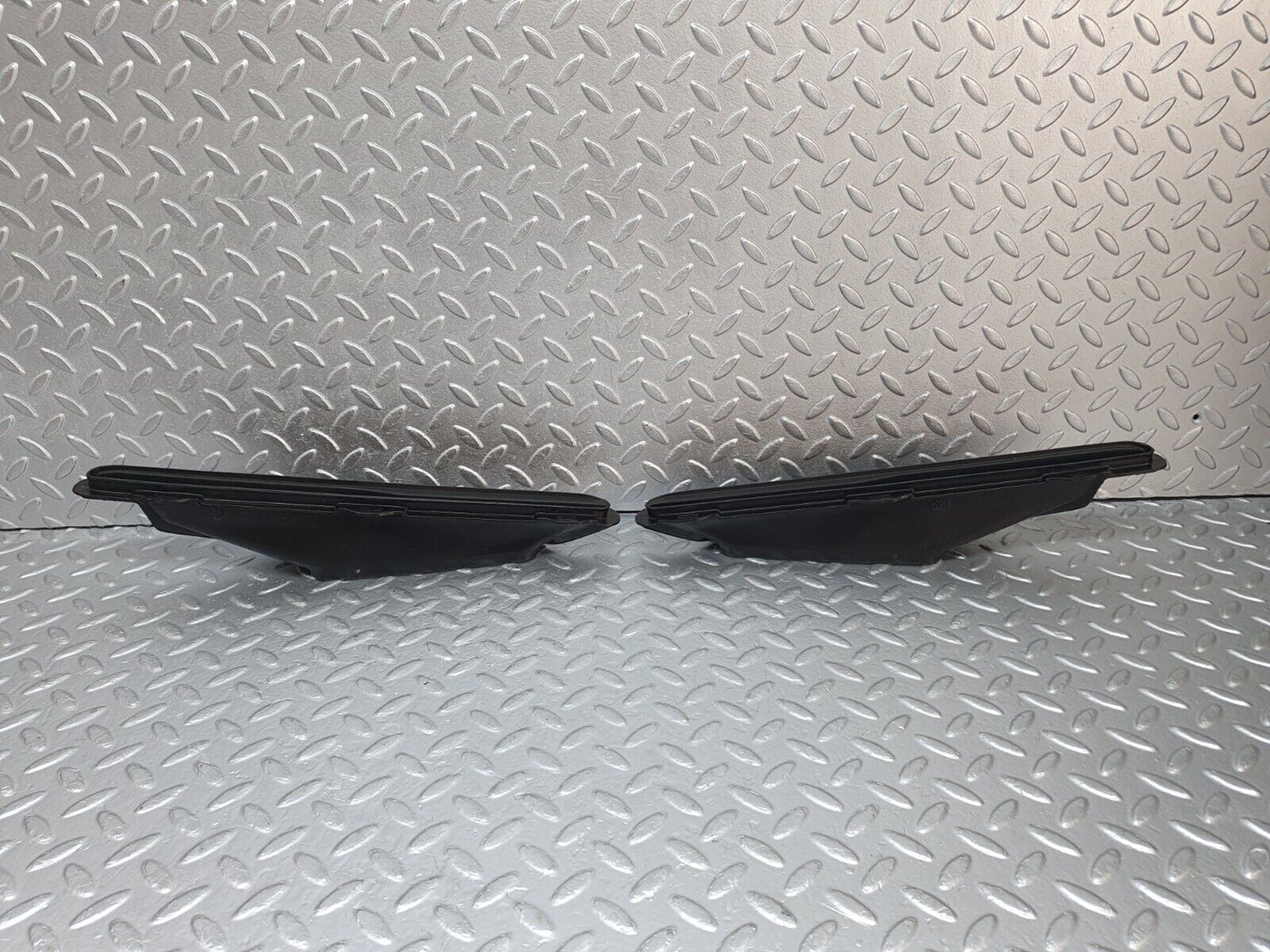 42685 Mercedes-Benz W201 190 2.0L Dashboard Air Vent Pair 2018310560 2018310660