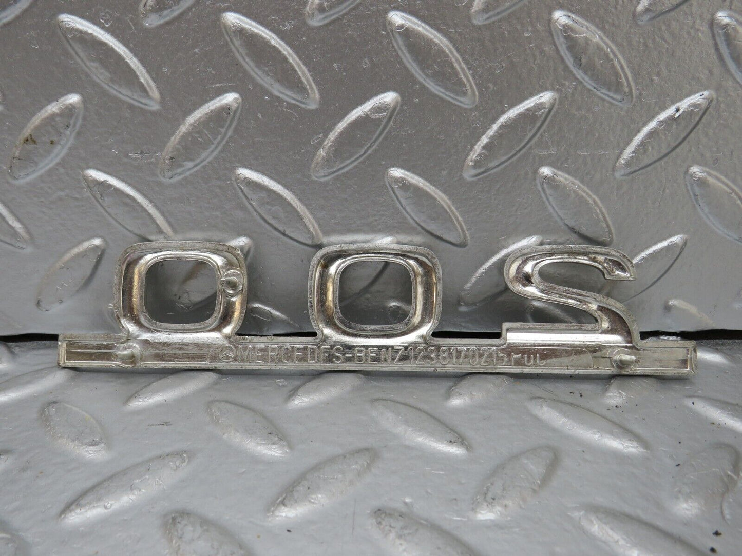25537 Mercedes-Benz W123 200 Trunk  Badge Emblem 1238170215