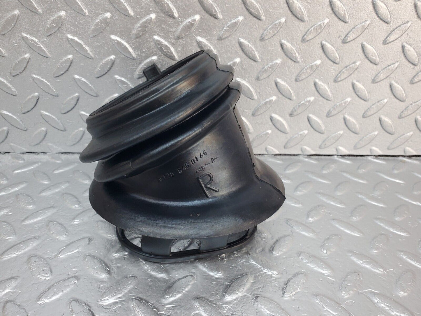 45672 Mercedes-Benz W126 420SE Fuse Box Rubber Grommet 1265450146