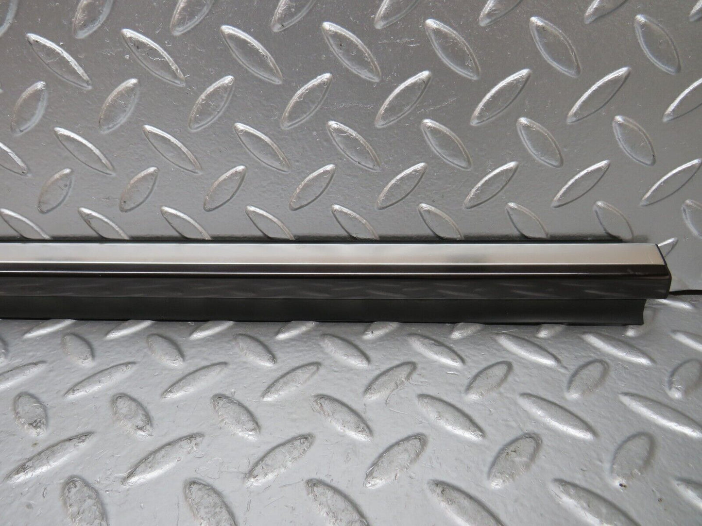 24887 Mercedes-Benz W140 S320 Front Right Door Chrome Moulding Trim