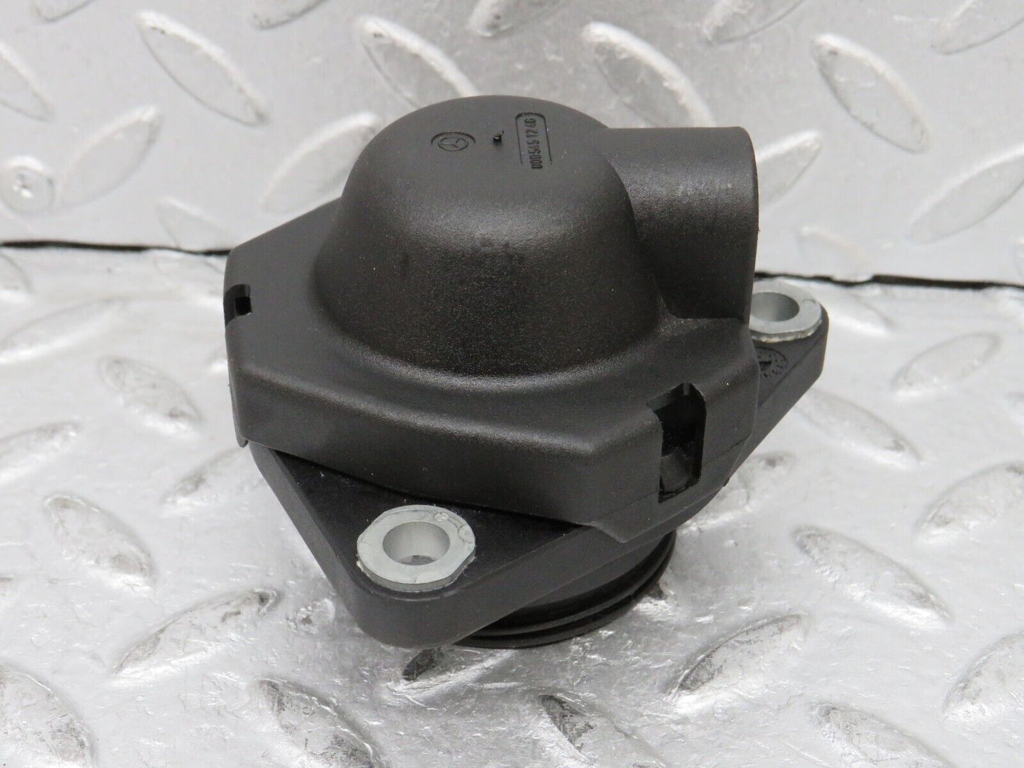 37909 Mercedes-Benz A124 320E Cabriolet Rear Axle Transfer Case Plug 0005451246