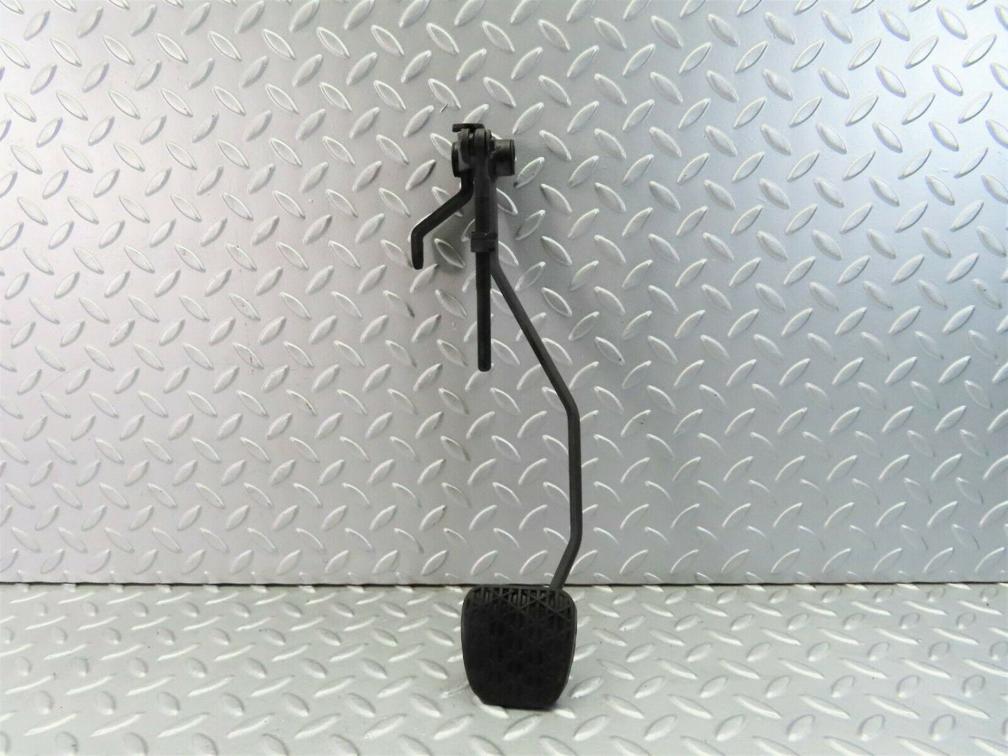 7990 Mercedes-Benz W115 220D Clutch Pedal With Rubber