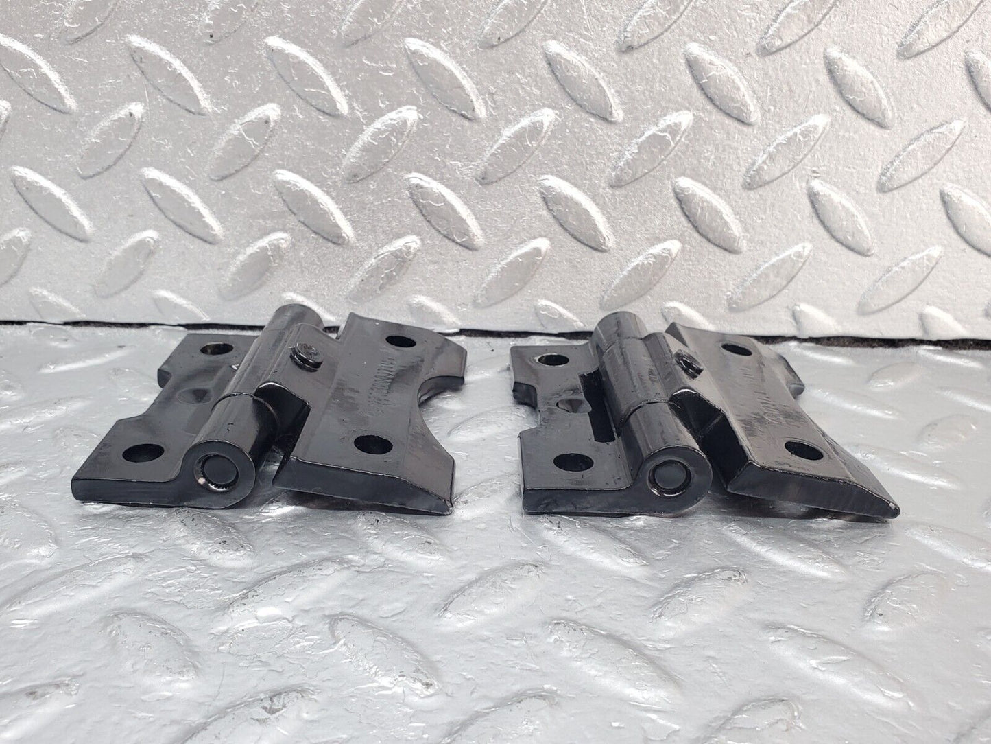 44337 Mercedes-Benz W123 280E Door Hinge Pair Right Side 1237200037