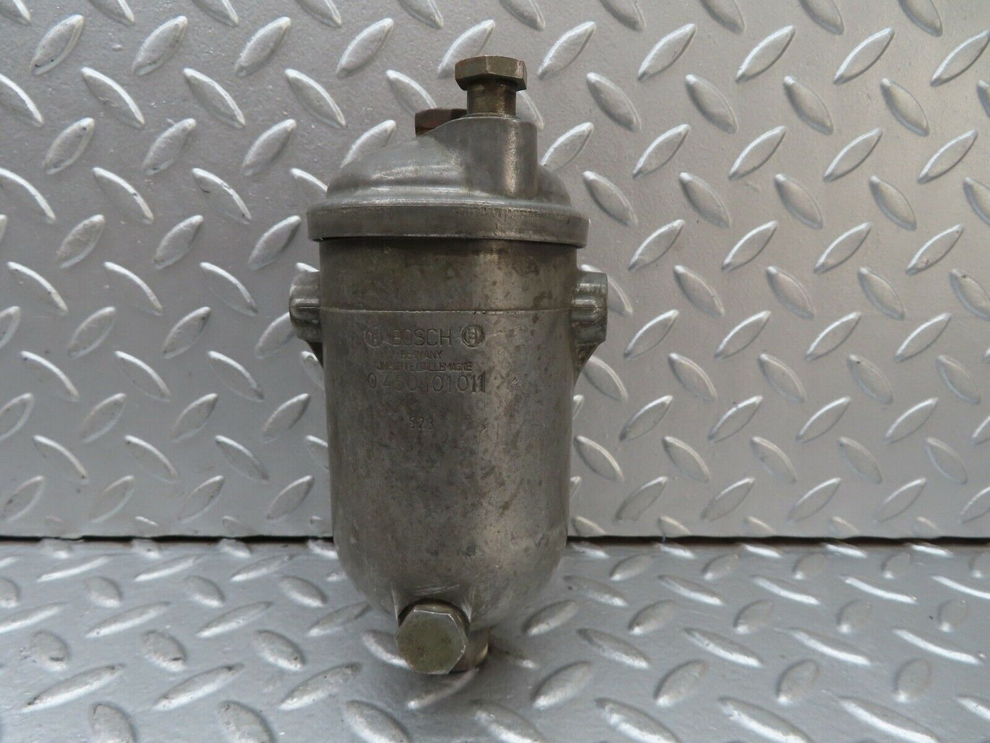 19224 Mercedes-Benz W123 300D Fuel Filter Housing 0450101011